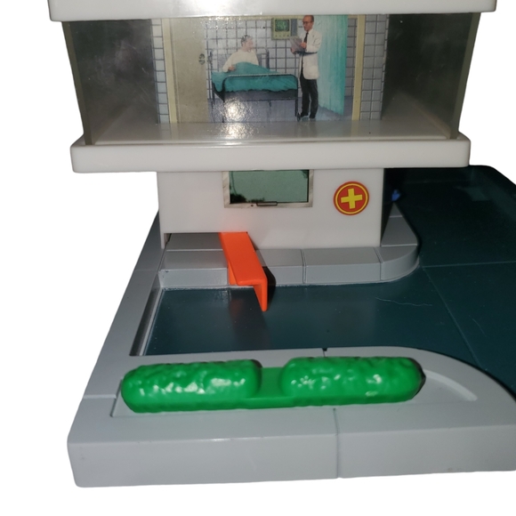 Vintage Matchbox hospital - Picture 5 of 7